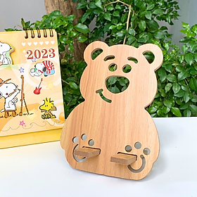 Mua Kệ điện thoại giá đỡ máy tính bảng thông minh dễ thương bằng gỗ kích thước 16.5cm x 12.5 cm - Gấu Dâu