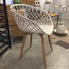 Mua Ghế trang điểm thân nhựa lưới màu trắng Ghế bàn làm việc thân nhựa PP chân thép sơn màu gỗ hiện đại - CAPTA Tp HCM -White Vanity Chairs / Basket Armchairs