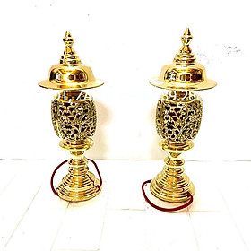 Mua ĐÔI ĐÈN ĐỒNG CHẤT LIỆU BẰNG ĐỒNG KÍCH THƯỚC 30 cm nặng 1.8 kg. Bộ thờ cúng linh thiêng