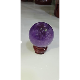 Mua Trái Bi cầu phong Thủy May Mắn Đá Thạch Anh Tím tự nhiên Đậm Đẹp  Size cao 9cm x đk 7cm đế gỗ có tên khoa học amethyst phù hợp với Anh Chị mệnh Hỏa và Thổ  Đặt trên bàn làm việc  nhà  công ty hướng Đông hoặc Nam giúp cân bằng nội tâm  đem lại bình an ạ