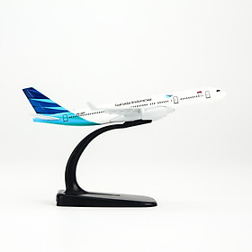 Mô hình máy bay Boeing747 Garuda Indonesia (16cm) - Trắng, Xanh