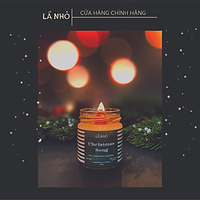 Mua Nến thơm LÁ NHỎ phiên bản Giáng SInh 2022 - Christmas Song (Thông + Cedarwood + Tonka Bean) - Tặng Kèm Post Card