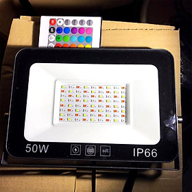 Mua Đèn pha led 30W RGB đổi 7 màu tự động đúc nguyên khối chống va đập  chống nước IP65  có remote