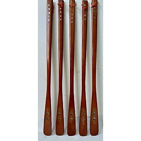 Combo Hai Cây xỏ giầy gỗ khảm hoa văn- dây giưa 70cm- mầu nâu