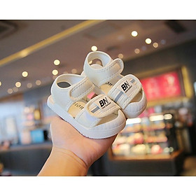 Dép sandal tập đi cho bé, Dép tập đi bé trai bé gái có mũi cao chống vấp xinh xắn chất da PU mềm, đế có chống trơn M2106