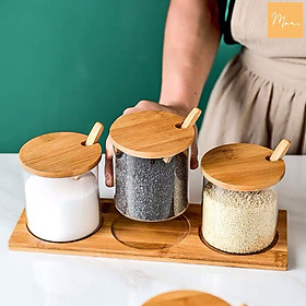 SET 3 HŨ ĐỰNG GIA VỊ THỦY TINH LẮP VÀ KHAY BẰNG GỖ_AVN_0226