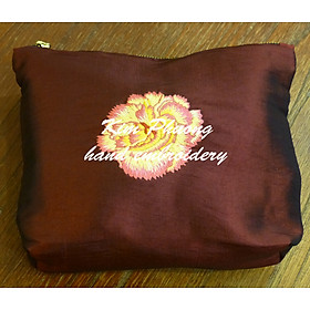 Túi mỹ phẩm thêu tay - Hoa cẩm chướng - Dài 22cm x Rộng 15cm x Cao 2.5cm - Đỏ Đậm