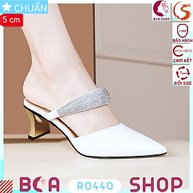 Giày cao gót nữ màu trắng 5p RO440 ROSATA tại BCASHOP quai ngang gắn hạt kim cương nhỏ, gót kiểu guốc sành điệu