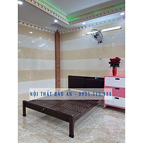 Giường sắt giả gỗ đầu vuông 1m8x2m ( hình chụp thật)