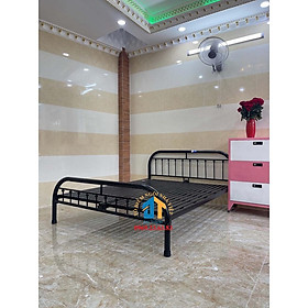 Giường sắt kiểu trân châu cách điệu 1m6x2m
