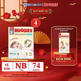 Tã/bỉm dán sơ sinh Huggies Skin Perfect NB 70+4 miếng với 2 vùng thấm giảm kích ứng da