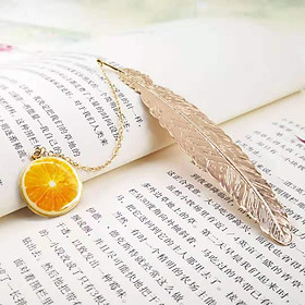Bookmark Kim Loại Đánh Dấu Sách Hình Lông Vũ Dây Treo - Trái Cam