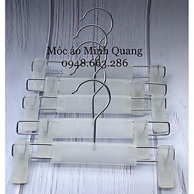 Mua kẹp quần áo-kẹp nhựa trẻ em màu trắng-đầu móc tròn inox-chuyên dùng cho quần-áo-váy .. trẻ em