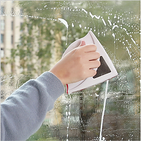 Mua Dụng cụ lau kính 2 mặt hít nam châm tam giác  Sử dụng lực hút nam châm cực mạnh giúp bạn vệ sinh cực tốt.