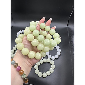 Vòng đeo tay mới Nam Đá Dạ Quang ánh lên khi chiếu đèn vào size lớn hạt 18mm có ít hàng Nam đeo rất đẹp sang tay may mắn đẹp ít đụng hàng ạ