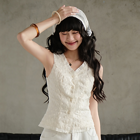 Áo sát nách cổ tim viền ren có nút cài nữ tính Cara Miều Est.2013