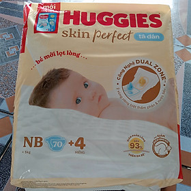 Sỉ-Tặng thêm 4 miếng -Tã Dán Huggies NB70- Skin Perfect ( Dưới 5kg)- Date luôn mới