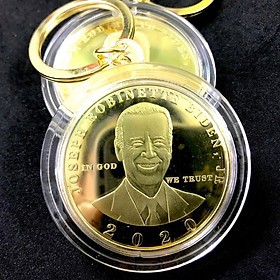 Móc Khóa Xu Biden mạ vàng dùng để trang trí chìa khóa, tăng tính thẩm mỹ, làm quà lưu niệm, kích thước 5cm, màu vàng - TMT Collection - SP005262