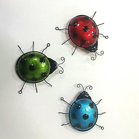 3pcs Metal Ladybug Decorations, Colorful Garden Lawn Decorative Hanging Ladybird Wall Sculptures Ornament for Outdoor Indoor Yard Lawn Decor