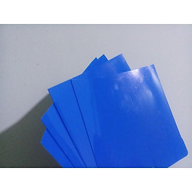tấm nhựa mỏng ngăn hồ cá betta. tấm màu xanh dùng để fom cá