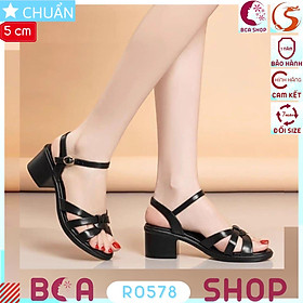 Sandal gót vuông hở mũi nữ 5p RO578 ROSATA tại BCASHOP màu đen, độc đáo bởi nút thắt vặn thừng ở giữa quai ngang trước