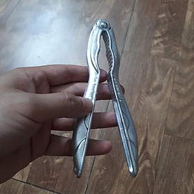 Mua Dụng cụ kẹp càng cua ghẹ  tách vỏ hạt cứng bằng gang tiện lợi