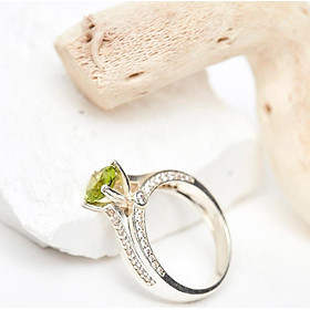 Nhẫn bạc đá peridot ni 17 mệnh hỏa, mộc - Ngọc Quý Gemstones