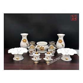 Mua Bộ đồ thờ cúng bằng sứ sen nổi cao cấp- Bộ đồ thờ Phật và Gia Tiên hoa sen dát vàng in nổi loại I