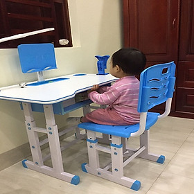 Bộ bàn ghế học sinh chống gù- chống cận màu xanh bao gồm đèn và chống cằm
