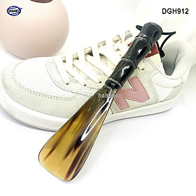 Đón giày bằng sừng tay cầm đốt trúc VIP (Dài 20cm) DGH912 - Chuyên dụng cho giày cao cấp - Cho giày Nam & Nữ - Product of HAHANCO