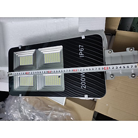 Đèn đường năng lượng mặt trời 200w tấm pin rời có giá đỡ kèm remote IP 65, 255 chip led siêu sáng