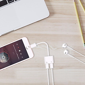 Mua Cáp chia 2 đầu tai nghe và sạc cho iphone - miếng lót chuột