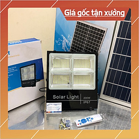 Mua ĐÈN PHA NĂNG LƯỢNG MẶT TRỜI 200W 4 KHOANG MẪU MỚI TUỔI THỌ 7-10 NĂM  SÁNG LIÊN LỤC 16-18h