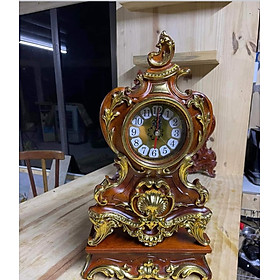 Đồng hồ phong thủy để bàn khắc hoa la tây cổ điển bằng gỗ hương dát vàng điểm cao cấp kt 46×27×13cm