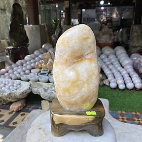 Trụ đá thạch anh bông vàng giúp nuôi dưỡng vượng khí ổn định-2.96kg (KT: 24.5 x 10 cm) - TAV152