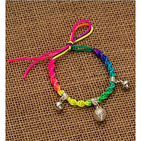  Nhấn chuột lên hình để phóng to Vòng chỉ đỏ Tây Tạng may mắn đính dâu tây và chuông (CD39)