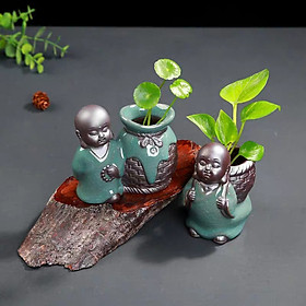 Bộ 2 chú tiểu trồng cây phong cảnh