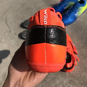 Giày bóng đá hiệu Wk Flash cổ thun cam dành cho dân phủi