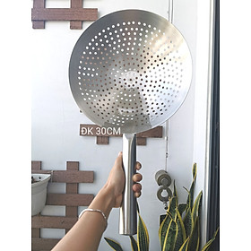 Mua Vợt Vớt Xương/ Vớt Mì Cán Inox Loại 1 dày 1 2 ly Tặng 1 Rổ Nhựa Hình Ovan