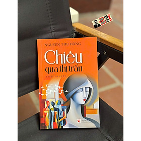 (Tiểu thuyết) CHIỀU QUA THỊ TRẤN (bìa mềm) – Nguyễn Thu Hằng –NXB CAND