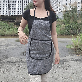 2 tạp dề nấu bếp, thiết kế đơn giản, có túi đựng điện thoại phía trước, kích thước freesize, chất liệu vải dù mỏng, không thấm nước (Nhiều mẫu mã hoa văn)