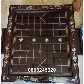 BÀN CỜ TƯỚNG GỖ GÕ KHẢM ỐC KẾT HỢP VỎ BÀO NGƯ XANH ĐỎ KT 60×70×20CM 