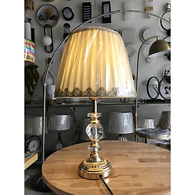 Mua Đèn bàn chân pha lê chao vải màu kem DBTP980