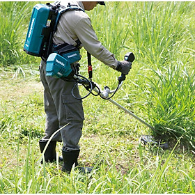 Mua MÁY CẮT CỎ DÙNG PIN 18VX2 (255MM - 430MM) MAKITA UR101CZ (KHÔNG KÈM PIN VÀ ĐẾ SẠC) - HÀNG CHÍNH HÃNG