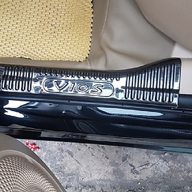 Bộ ốp bậc, nẹp bước chân titan dành cho xe toyota vios 2018-2019