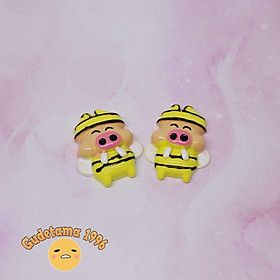 Mua Charm chú lợn mặc áo ong MCDull