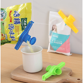 Mua Dụng Cụ Kẹp Miệng Túi Có Nắp Đậy Tiện Lợi