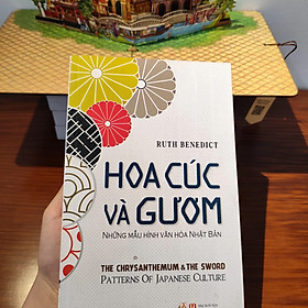 Hoa cúc và gươm