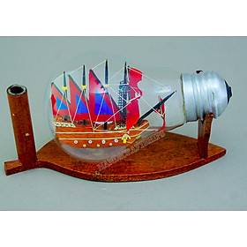 Tàu thuyền buồm CARAVEL Trong Bóng Đèn