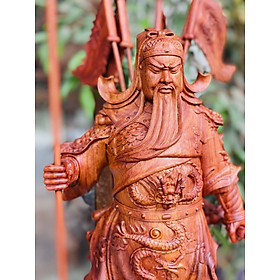 Tượng điêu khắc quan công cầm đao ,sau nưng cắm cờ bằng gỗ hương đá kt cao 60×23×20cm